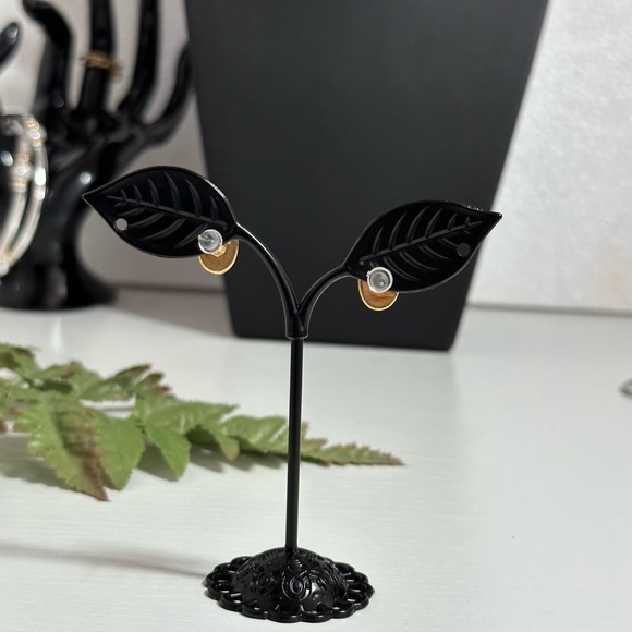 Simple Oval Earrings - Picture 2 of 3